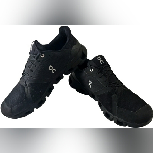 On Cloudflyer Waterproof Black Lunar Running Sneaker Mens Size 12 or Women 13.5 - Picture 2 of 7